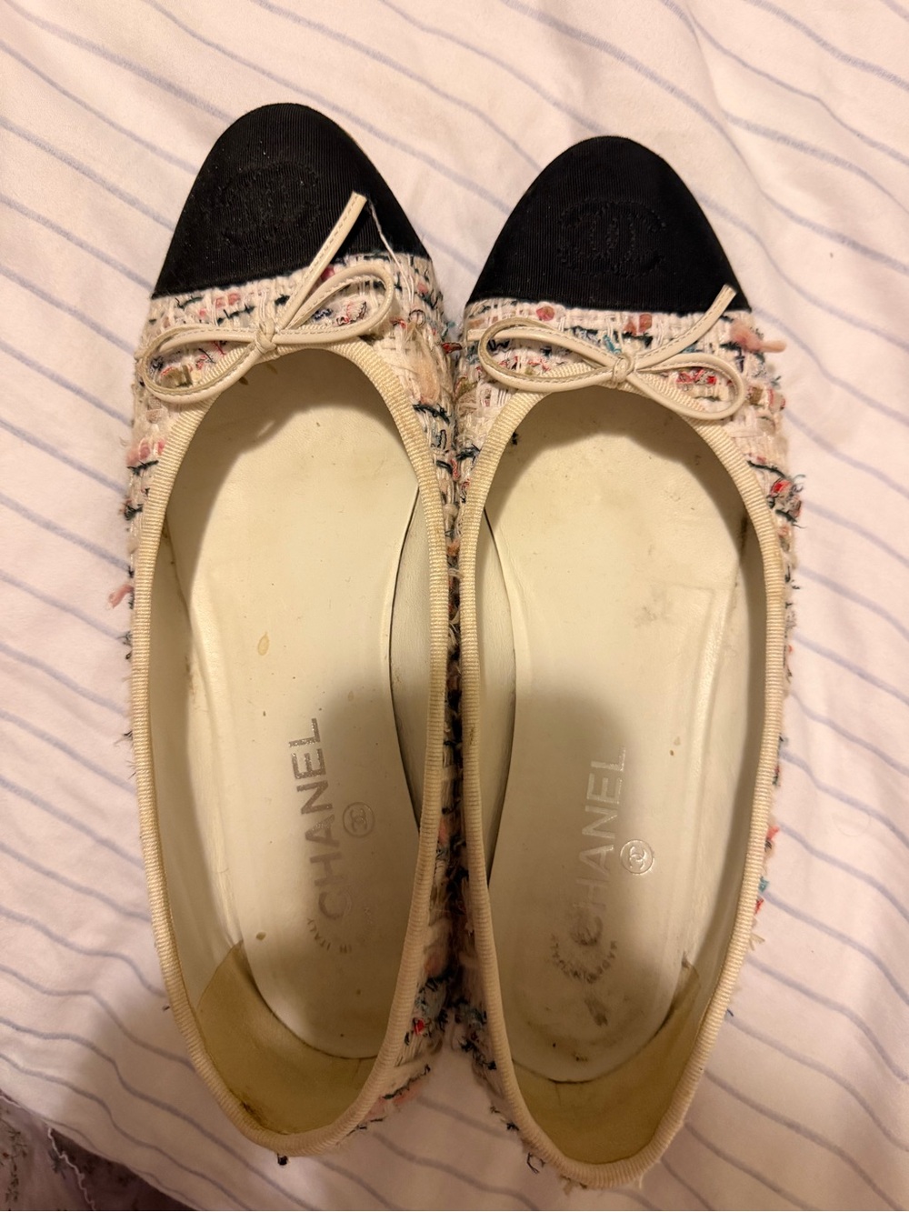 CHANEL Cream Multicolor Tweed Flats with Black Cap Toe - Picture 2 of 12